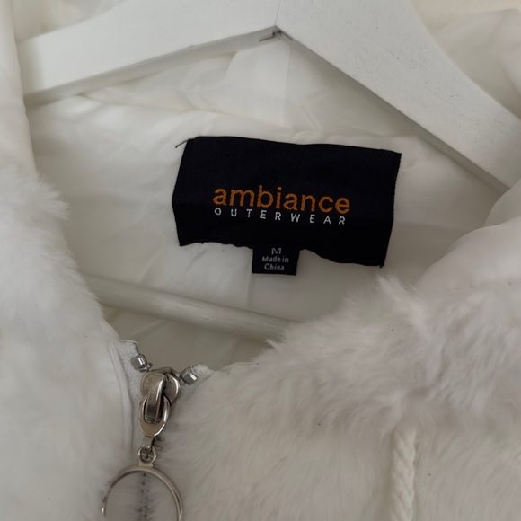 short fur coat, white fur jacket - Picture 4 of 8